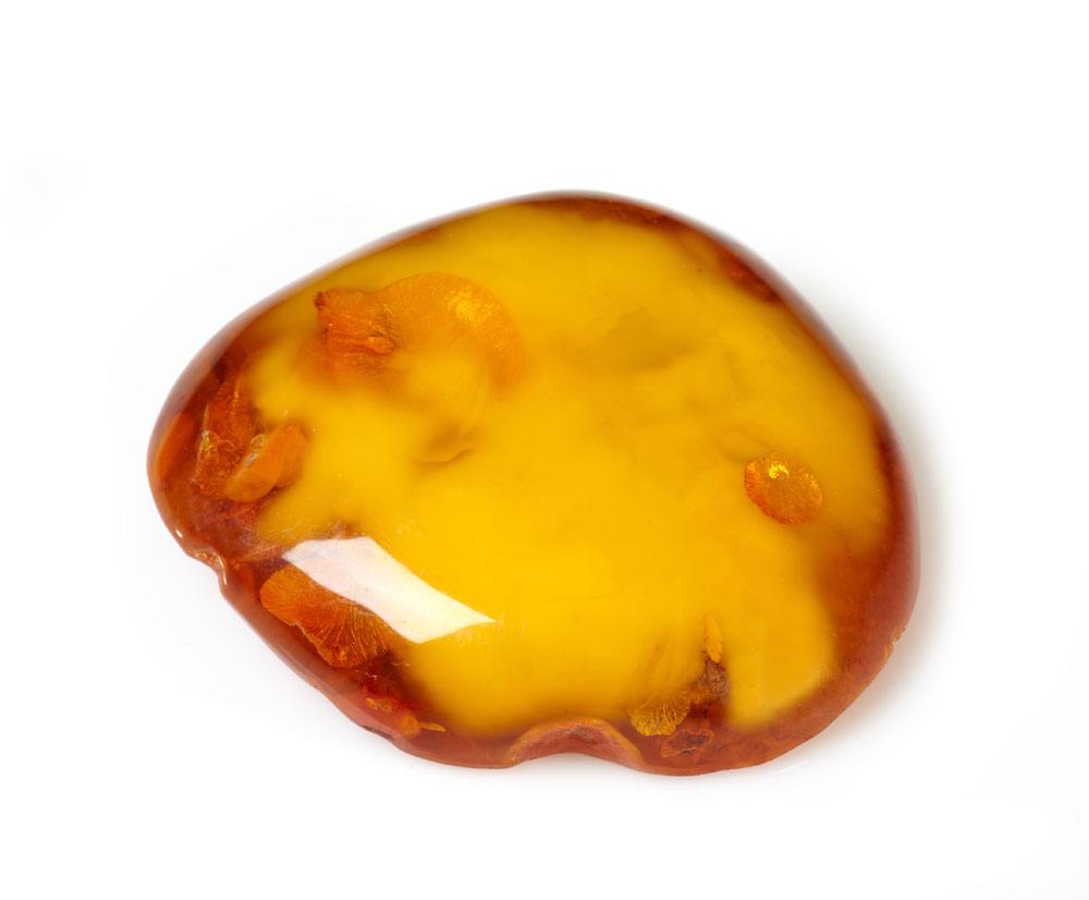 琥珀真?zhèn)伪鎰e